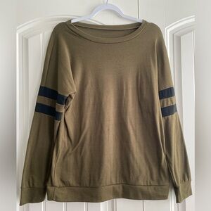 3/$15 Women’s Green Long Sleeve